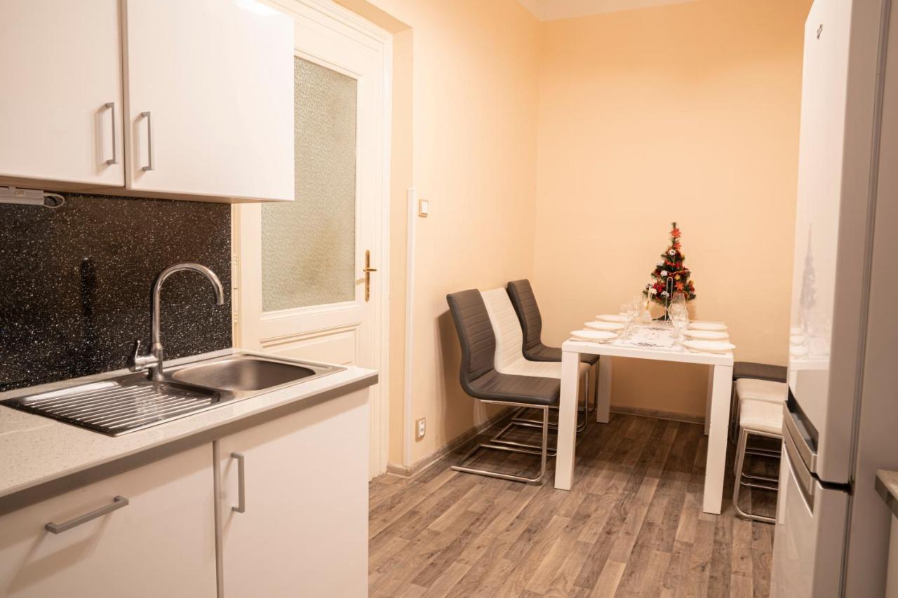 Helen Homestay Vaclavske Namesti Prague Exterior photo