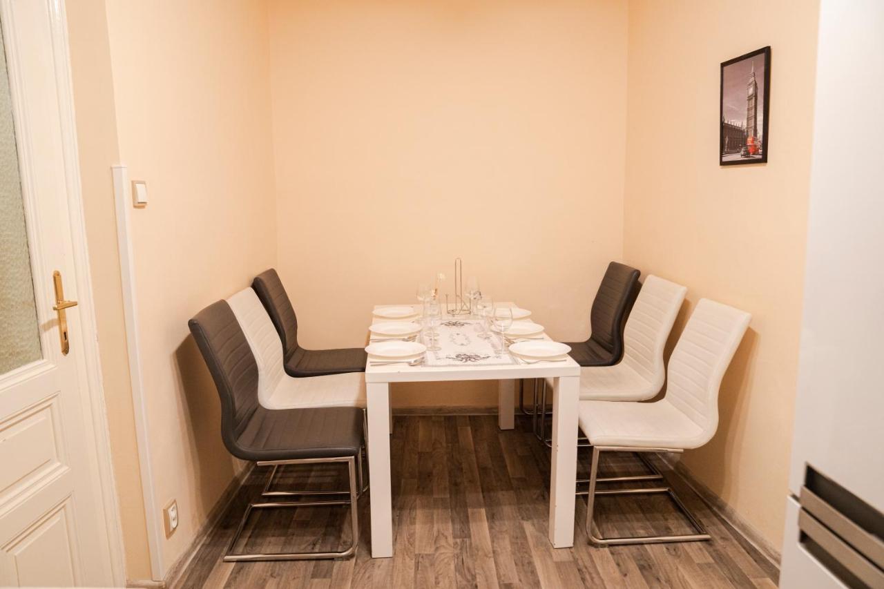 Helen Homestay Vaclavske Namesti Prague Exterior photo