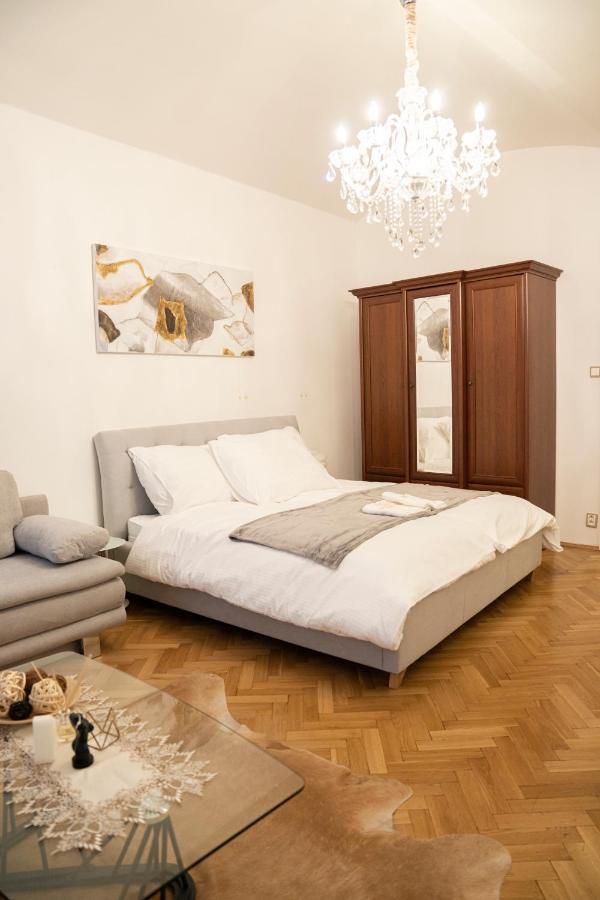 Helen Homestay Vaclavske Namesti Prague Exterior photo