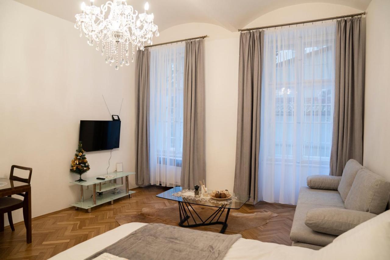Helen Homestay Vaclavske Namesti Prague Exterior photo