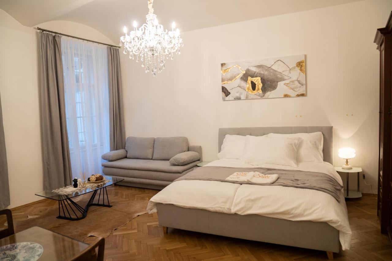 Helen Homestay Vaclavske Namesti Prague Exterior photo
